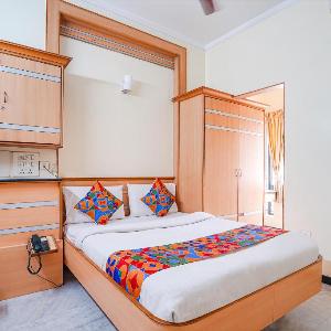 FabHotel ESS Paradise