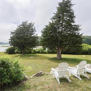 Tranquil Waterfront Getaway