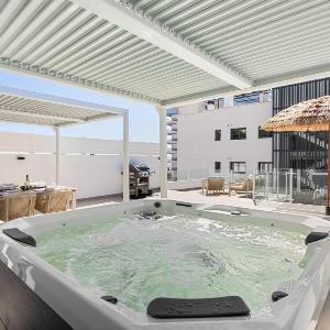 ViVi Homes - Montesol - Terrace - jacuzzi - sea view