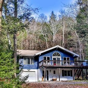 Secluded Retreat w Hot Tub in Windham