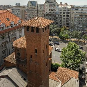 Quirky Top-Floor 1BR Nest in the Historic Center