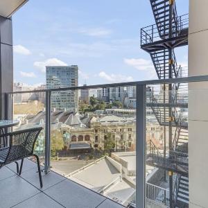CBD Modern Apartment with City views Pool - Gym