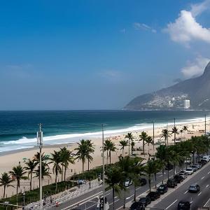 ADV005 Huge penthouse for 8 on Ipanema beach