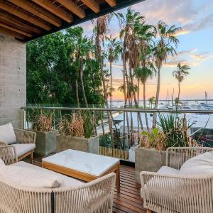 Central with sea view by Porto Vacanze at Laiva