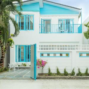 ETSY BLUE Pool Villa 4 Minute Walk to Beach Pickup Service included