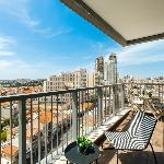 Savyon View Skyline Residence with Balcony & Mamad 