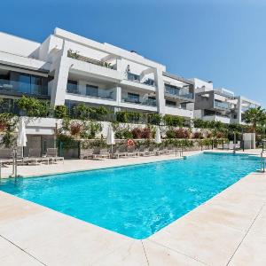 ViVi Homes - Lani - Terrace - pool - garden
