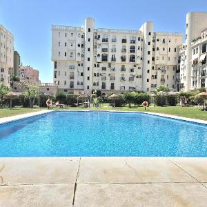 Amplio apartamento con piscina y parking en Torremolinos
