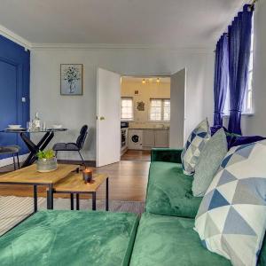 Spacious 1 bedroom welcomes contractor long stays