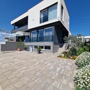 VILLA Tatjana