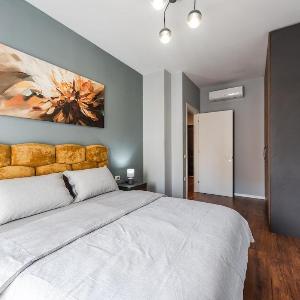 Vista Luxe Balcony with Free Private Parking