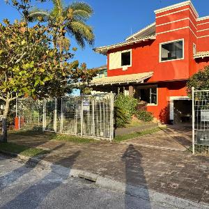 Casa dos Pinheiros - Casa com piscina acomoda até 14 pessoas