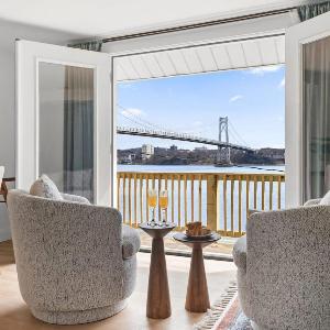 Hudson Escape W Hot Tub Bridge View