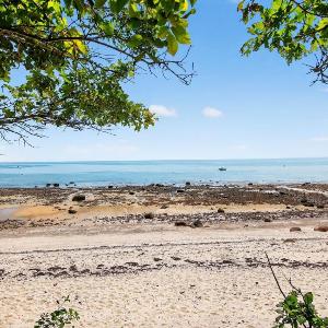 Ocean Views & Private Beach 3BR Nature Escape villa