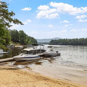 Lake Escape Family & Pet Friendly with Dock Access
