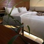 Skyluxe Designer Suites with rooftop Pool Gym Sauna & Self Check In