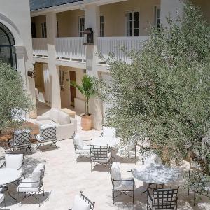 Cara Hotel