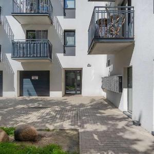 Tasteful Apartment Near Centennial Hall by Noclegi Renters