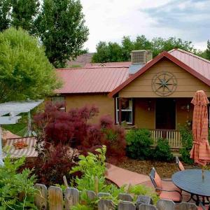 Moosewood Cottage - Hot Tub Downtown Dog Friendly