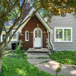 Charming Manville Heights Cottage Retreat home