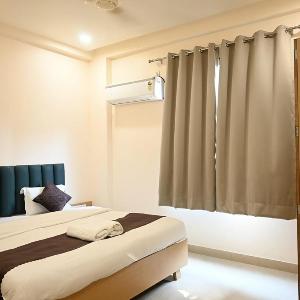 Hari Niwaas Guest House By VM Stays near Ghat and temple