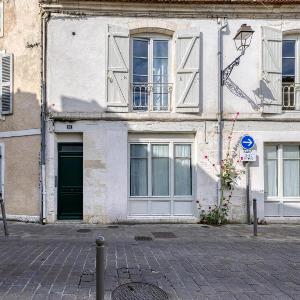 1 Bedroom Cozy Apartment In La Rochelle