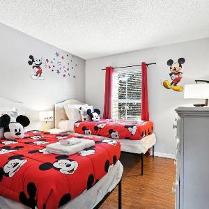 Family Getaway Near Clubhouse and Community Pool 5 miles from Disney