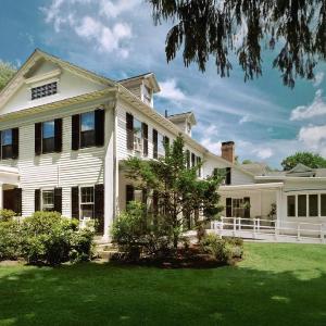 ButtonBall Inn