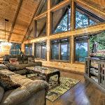 The Lst Shepherd - Game Nights Hot Tub Soaks & Outdoor Fireside TV