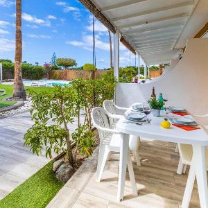 Nectarinas C1 by VillaGranCanaria