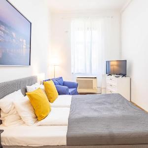 Cozy Downtown Haven for Couples