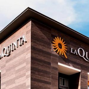 La Quinta Inn & Suites By Wyndham Queens NYC/JFK AirTrain