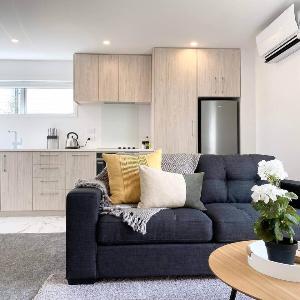 Salisbury Townhouse with Courtyard and Workspace