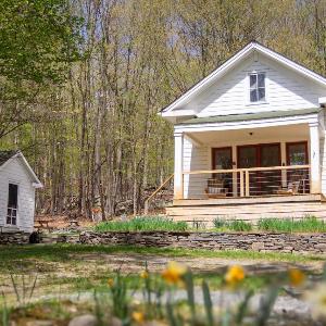Fire Pit Private & Stylish Birdsong Schoolhouse