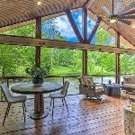 River Cottage of Blue Ridge - Outdoor Lounge with Gorgeous Views + a Hot Tub and Firepit!