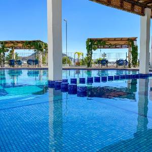 Indigo Modern Apt Steps from Playa Brujas Beach