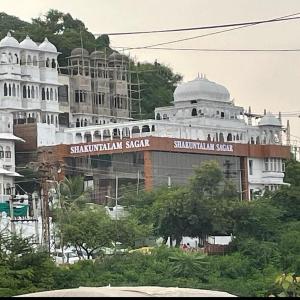 Shakuntalam Sagar – Luxury Boutique Lake View Hotel Udaipur