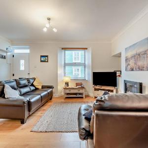 Clareston Cove - a lovely 3 bed cottage with sauna in Tenby town centre