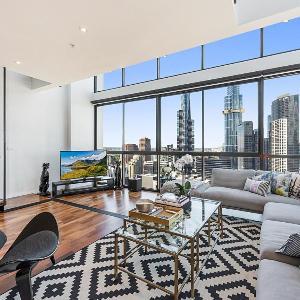 Incredible City Views in Convenient CBD Apartment