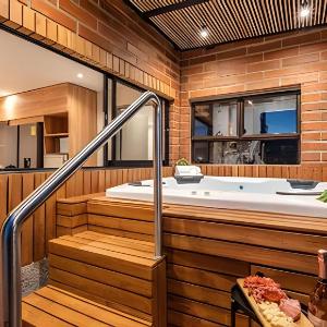 Premium Getaway with Private Jacuzzi