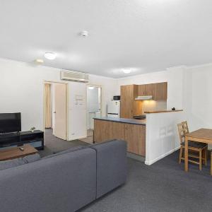 1BR Spring Hill 5 min CBD 10 min Mall & Train SH13