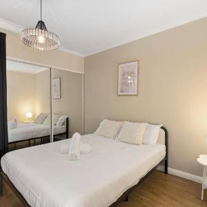 Modern Bright 1-Bedroom Haven SHS 21