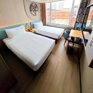 Home Inn Neo Tianjin West Railway Station Changhong Park Metro Station