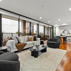 3 Bd Stylish Spacious Stunner! Minutes to Marvel!