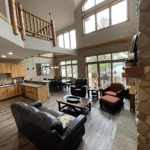 Lakefront-Sleep 12-Big Sandy Lodge Resort-Luxury