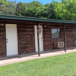 Spacious Wooden Suite #4 By The Lake at Texoma Shores Resort
