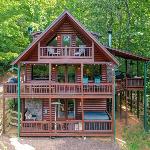 Family Time Cabin - Cozy Outdoor Lounges Firepit Hot Tub & Game Room
