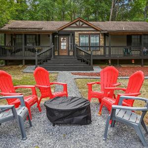 Cozy Cove Escape - Lakeside Retreat cabin