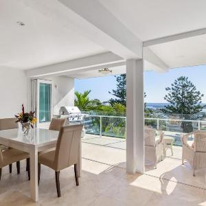 Picture perfect panoramic views stroll to beach