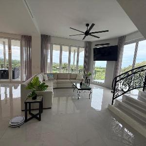 Beautiful 4BR home with Infinity Pool jacuzzi & firepit